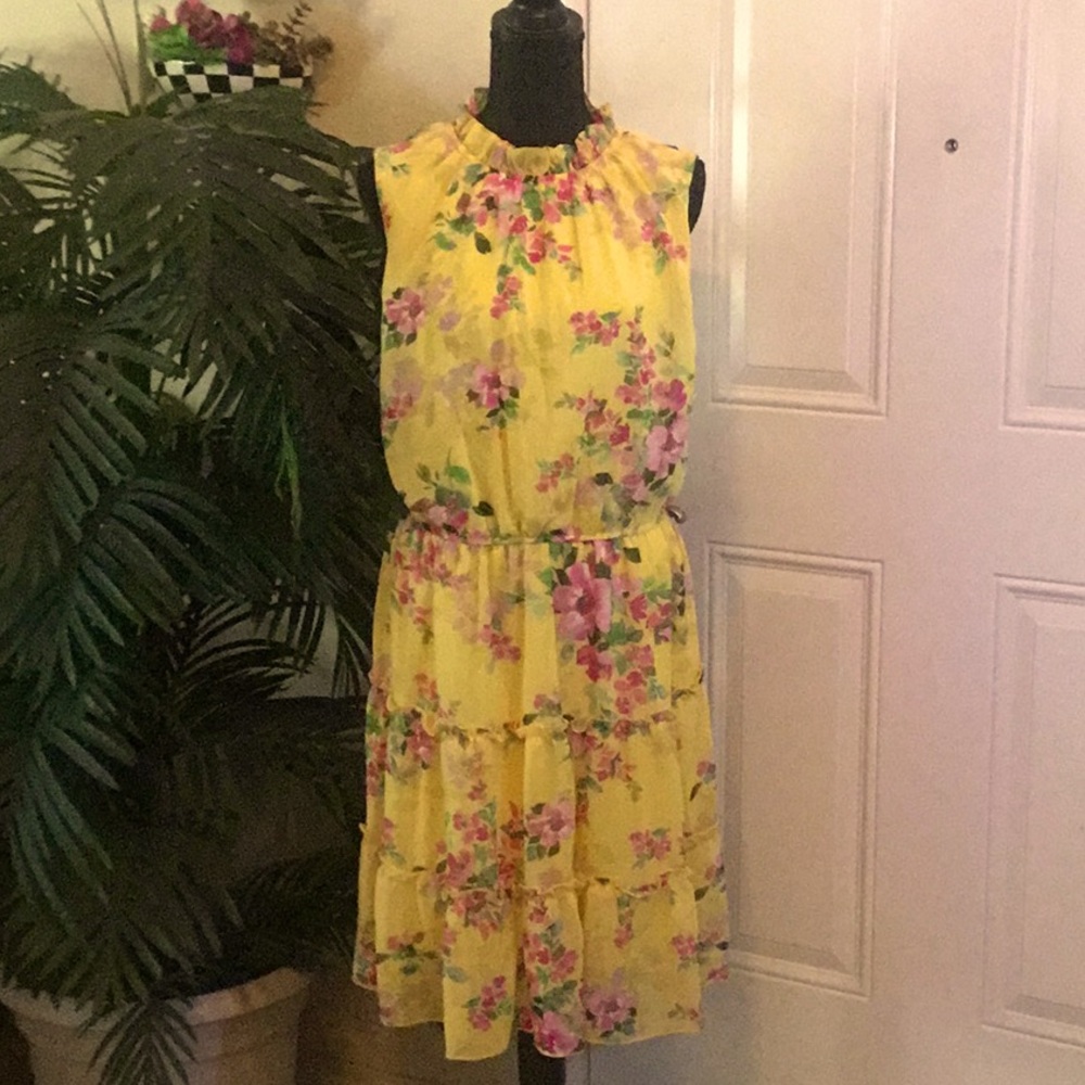 STELLA & JULIE” pretty floral dress size (16W)🌸🌼💕